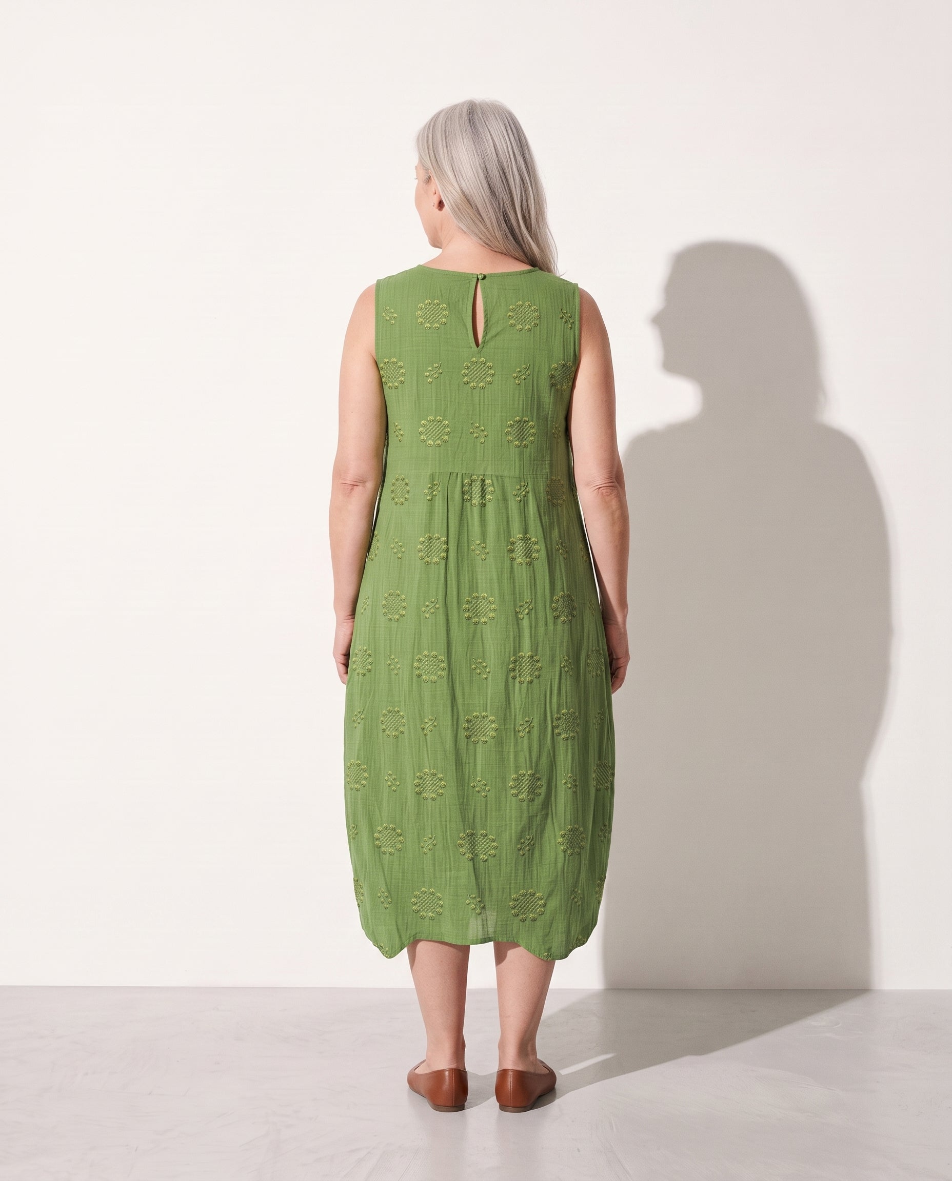 Evangeline | Elegant Embroidered Floral Dresses For Women — achterkant