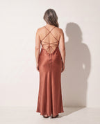 Evangeline | Black Satin Open Back Evening Dress — achterkant