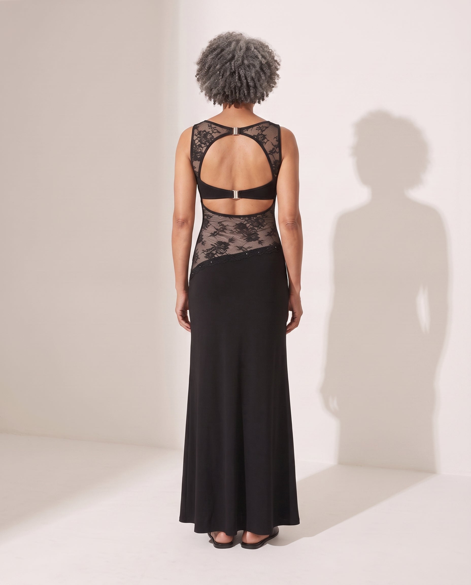 Capucine | Black Lace Cutout Maxi Evening Dress — achterkant