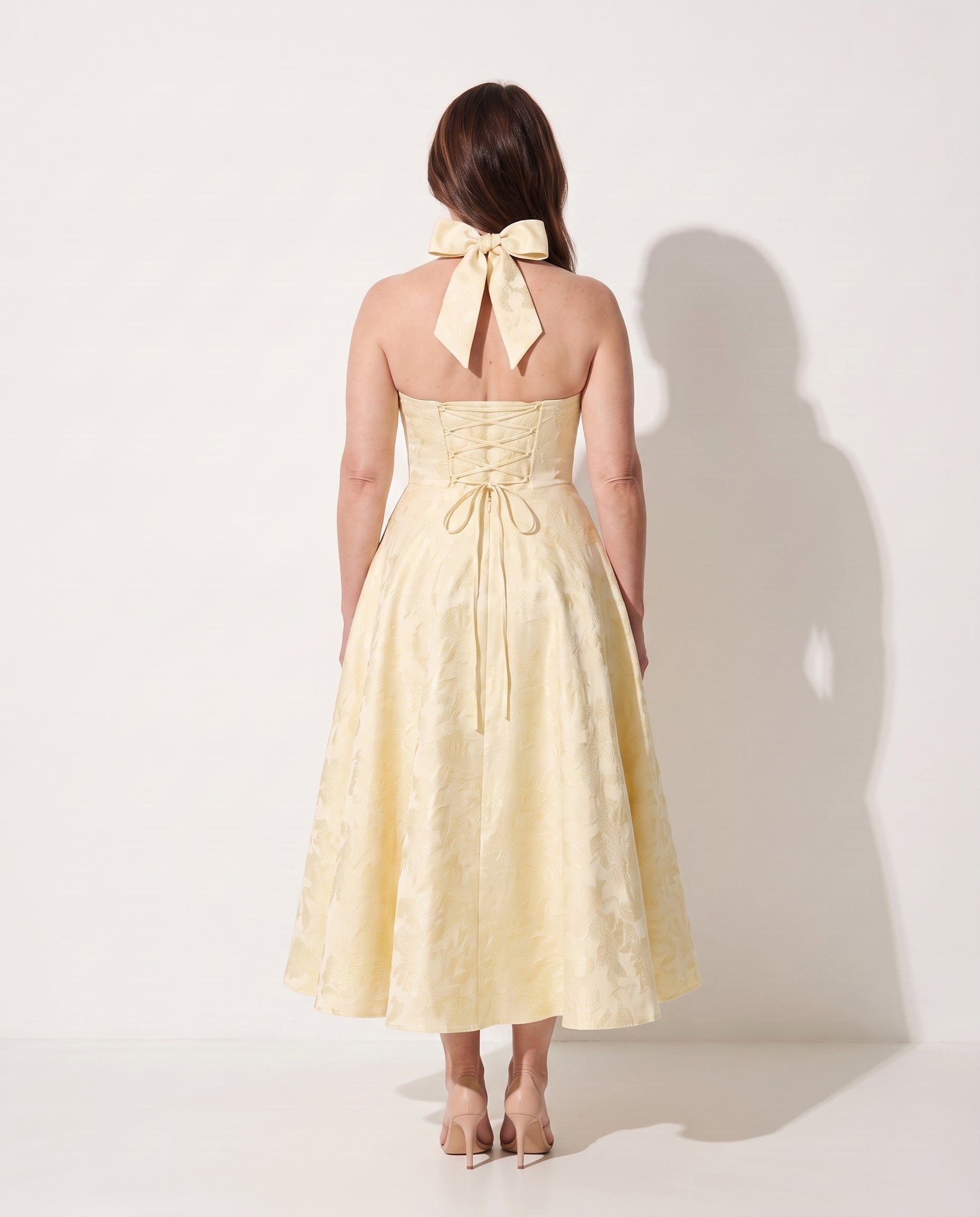Xanthe | Velvet Halter Neck Midi Dress Wedding Guest — achterkant
