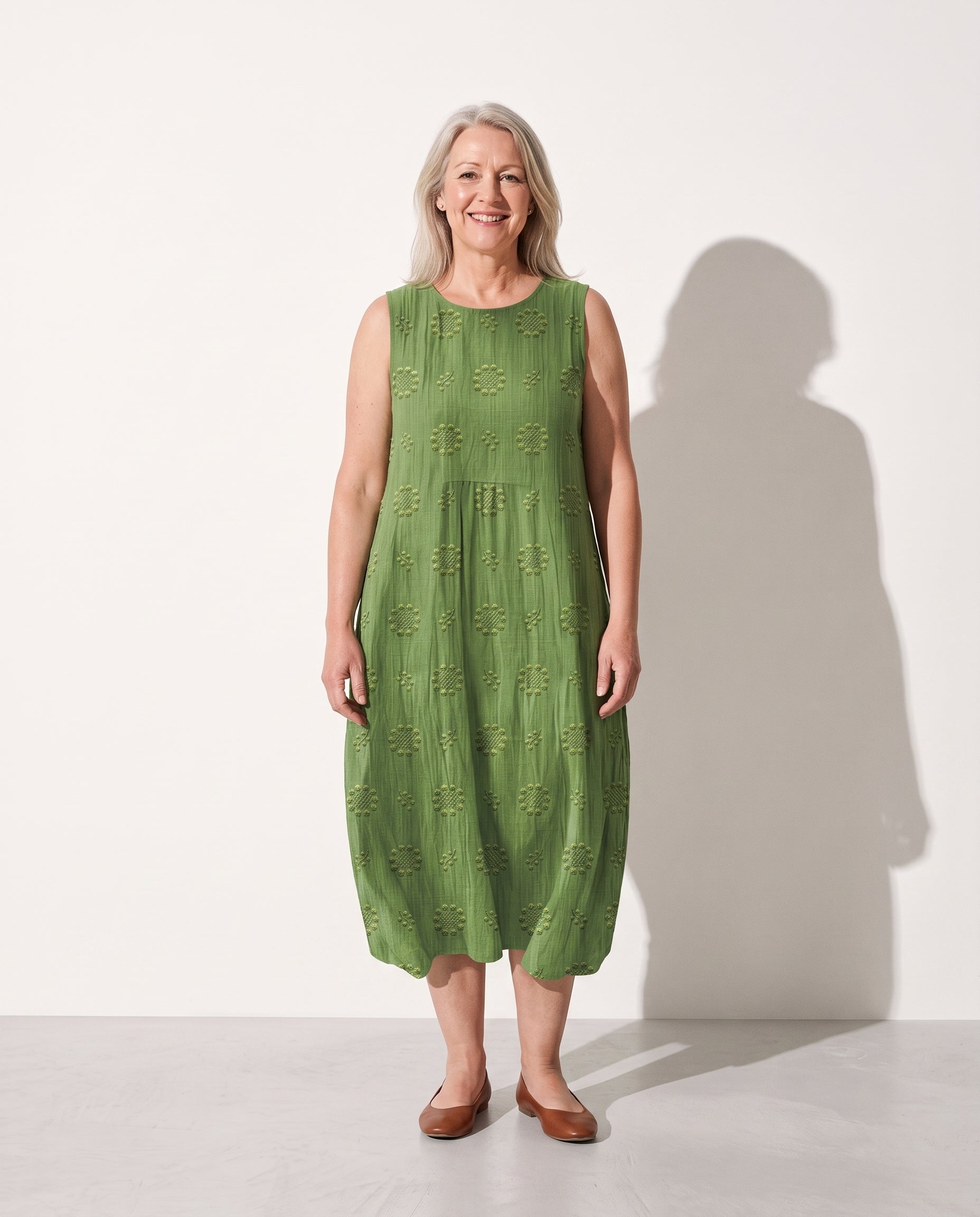 Evangeline | Elegant Embroidered Floral Dresses For Women — voorkant