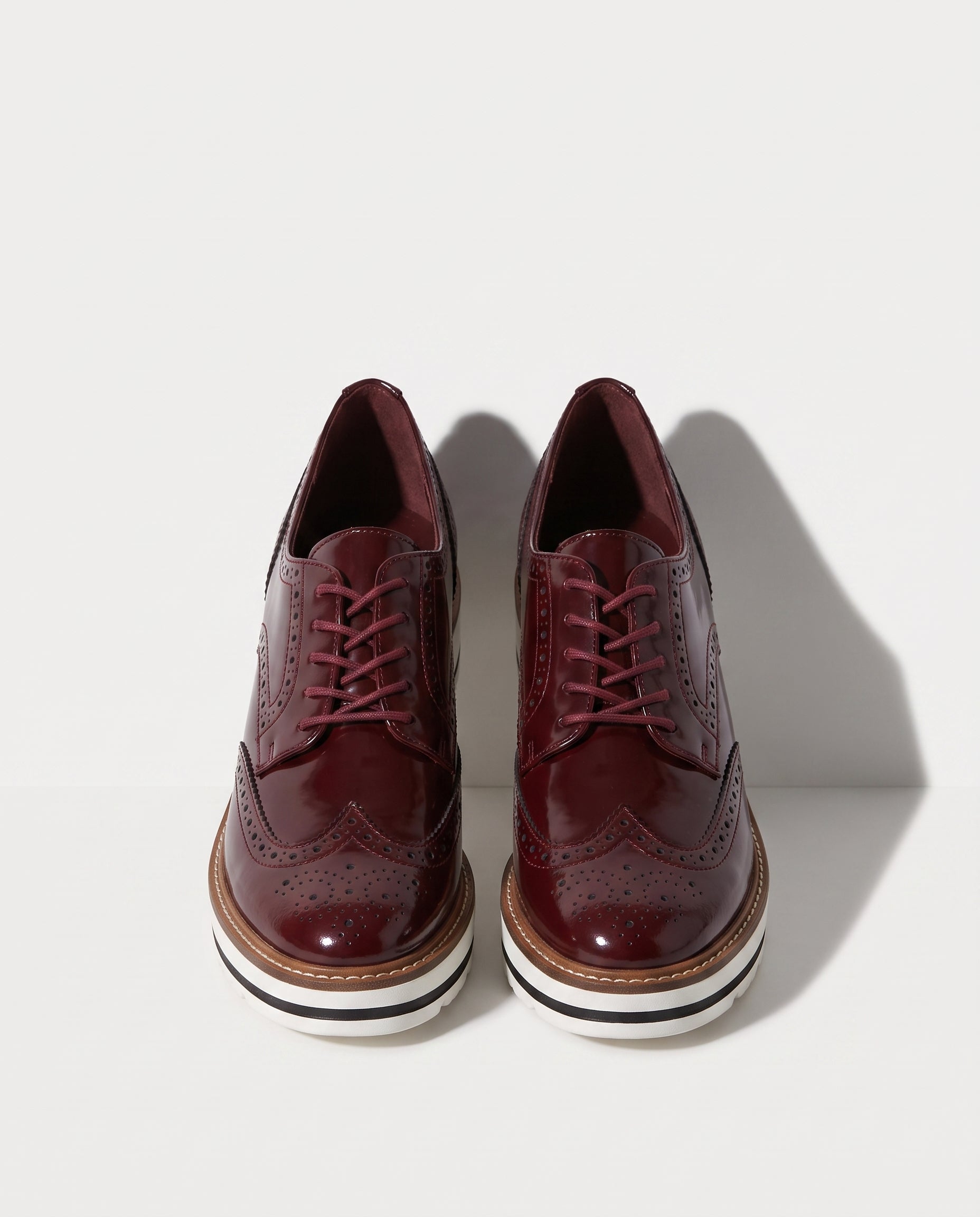 Margaux | Velvet Platform Heels With Brogue Detail — voorkant