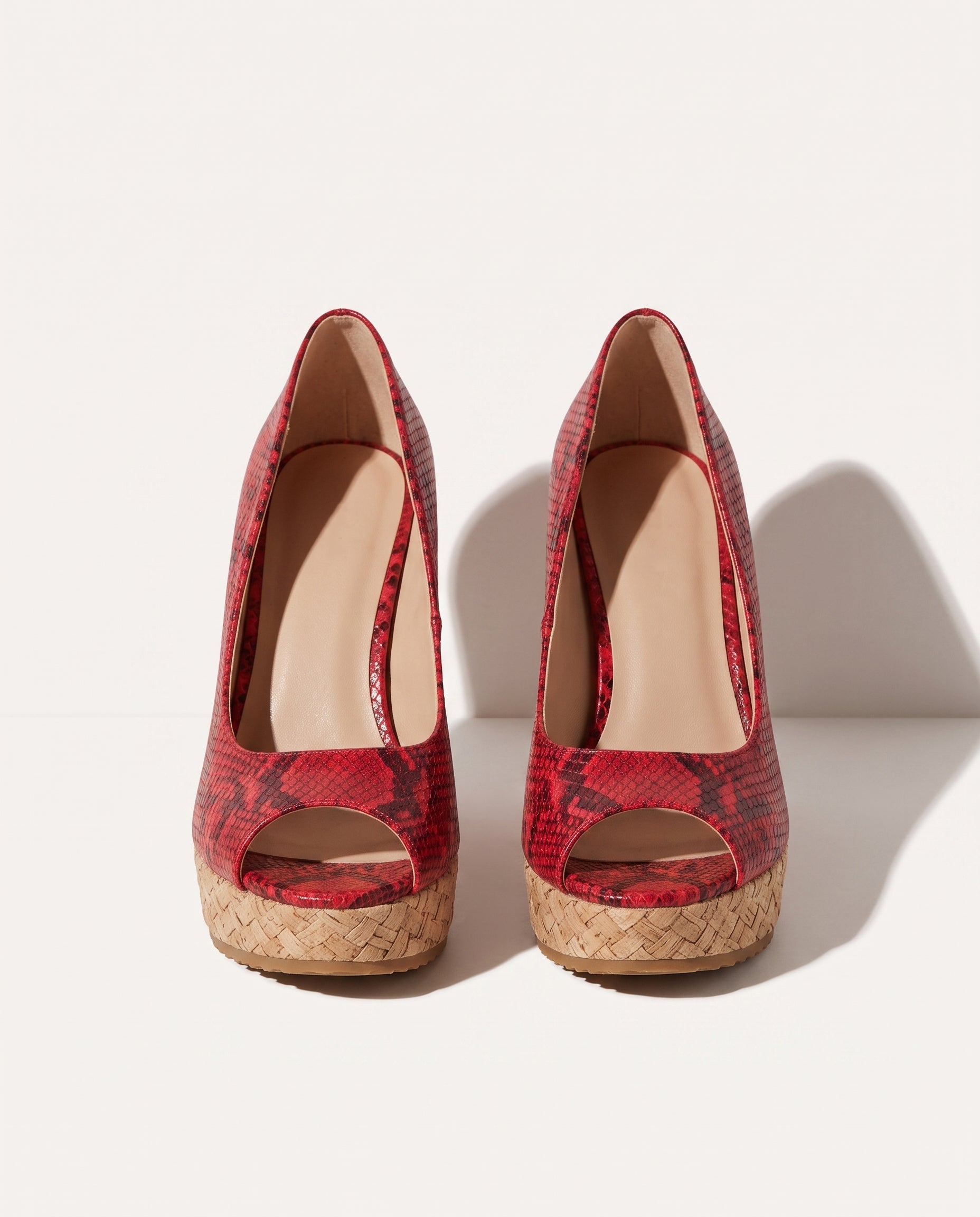 Dominique | Black Strappy Wedge Heels With Snakeskin Print — voorkant