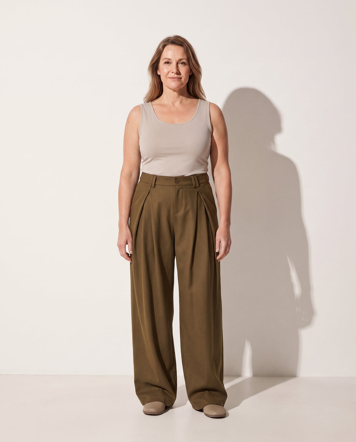 Rosaline | Camel High Waisted Pleated Wide Leg Tailored Satin Trousers — voorkant
