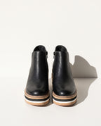 Clemence | Black Leather Wide Fit Platform Wedge Heeled Chelsea Boots — voorkant