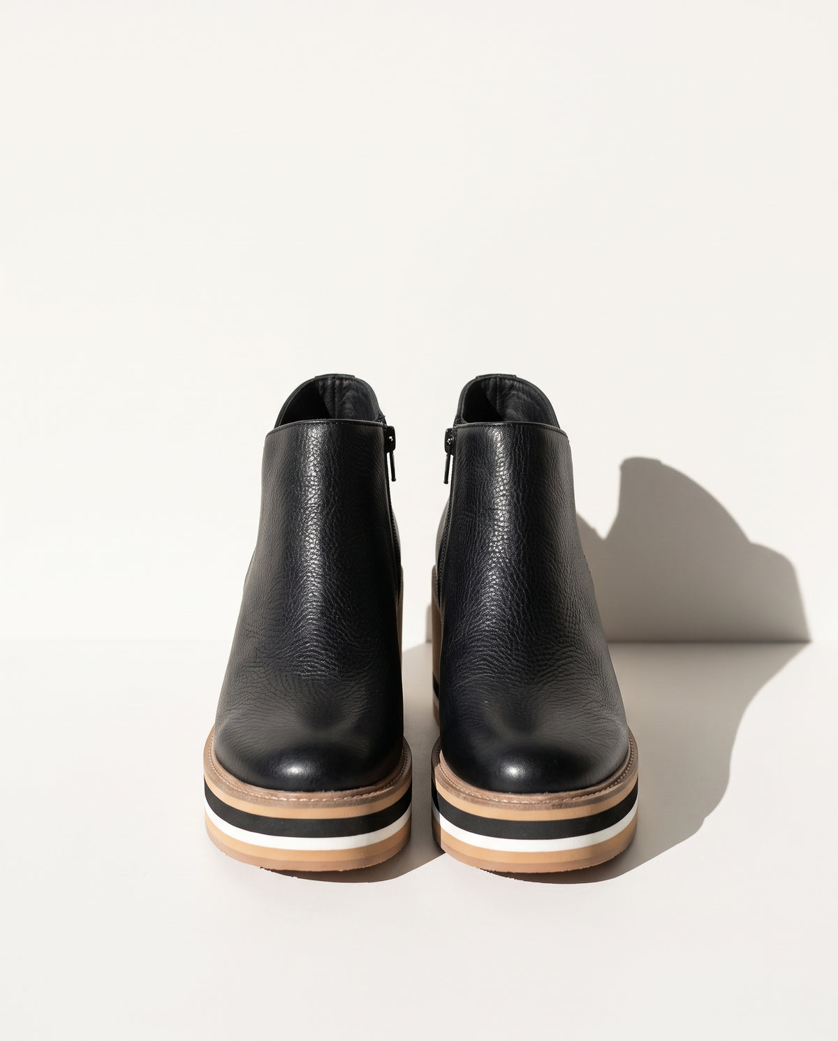 Clemence | Black Leather Wide Fit Platform Wedge Heeled Chelsea Boots — voorkant