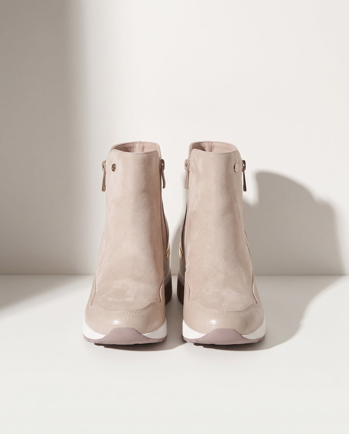 Lavinia | Flat Heeled Ankle Boots Black Brown Comfort Wedge — voorkant