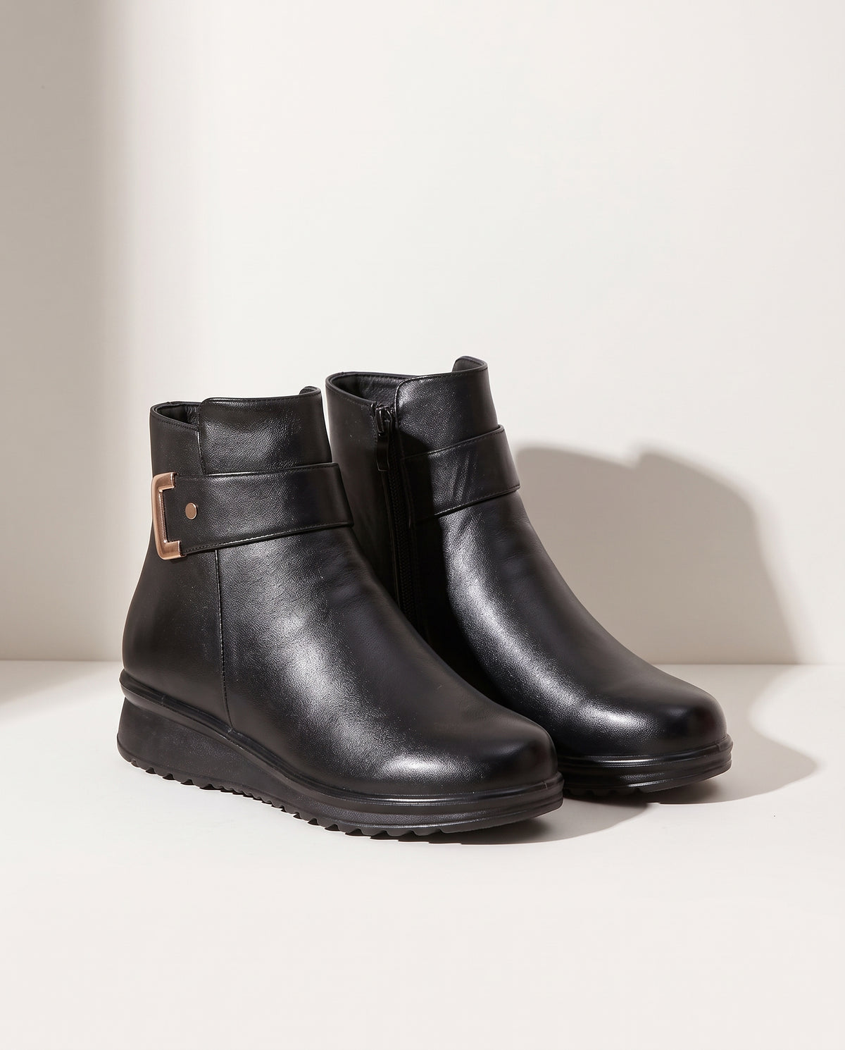 Helena | Black Leather Low Heel Ankle Boots — voorkant