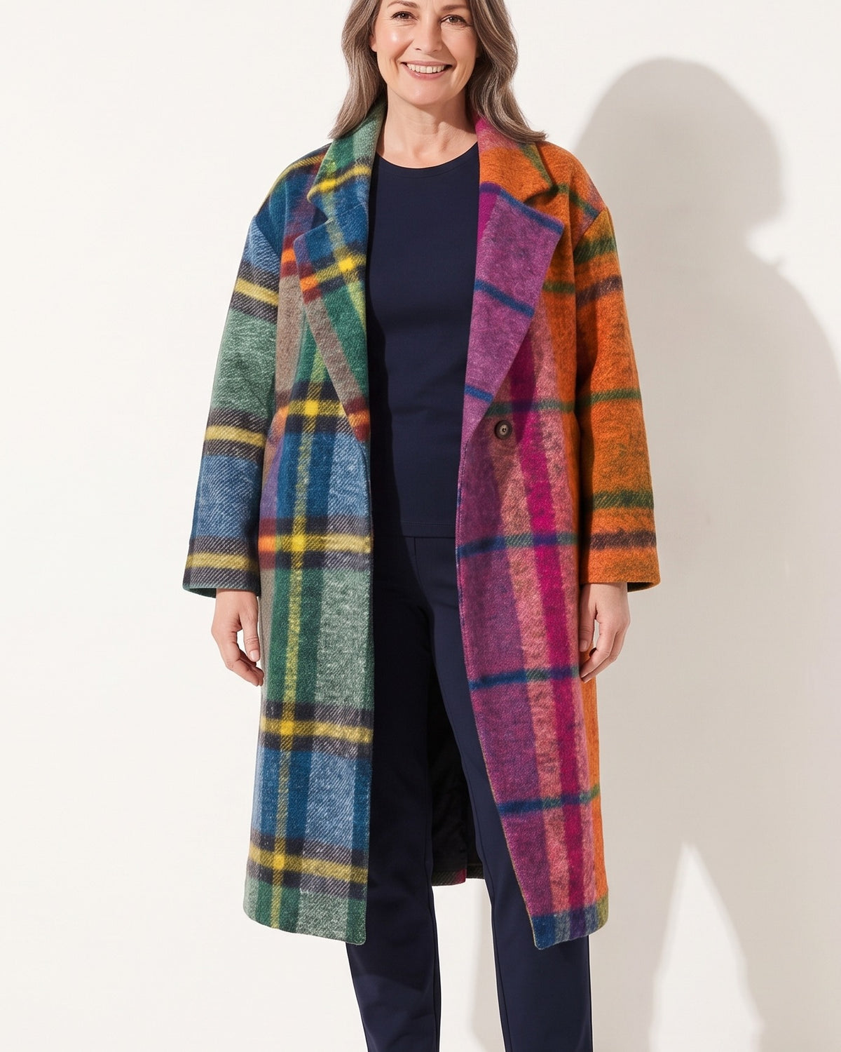 Vivienne | Double Breasted Black Herringbone Wool Trench Coat — voorkant