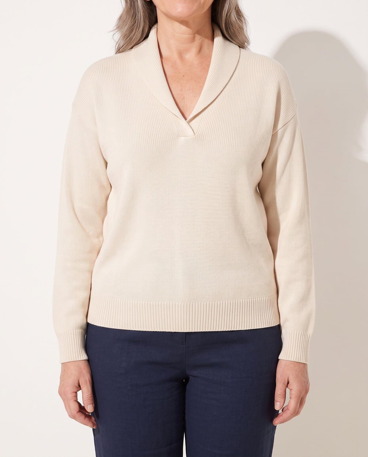 Ingrid | Cashmere Wool Blend V Neck Roll Edge Jumper — voorkant