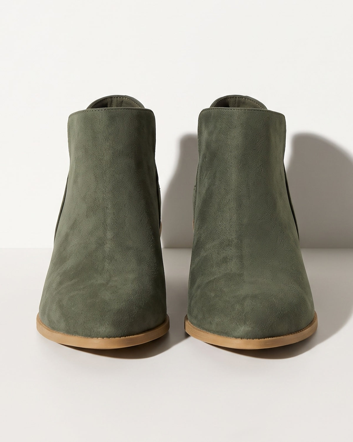 Sylvie | Black Leather Low Heel Flat Ankle Boots — voorkant